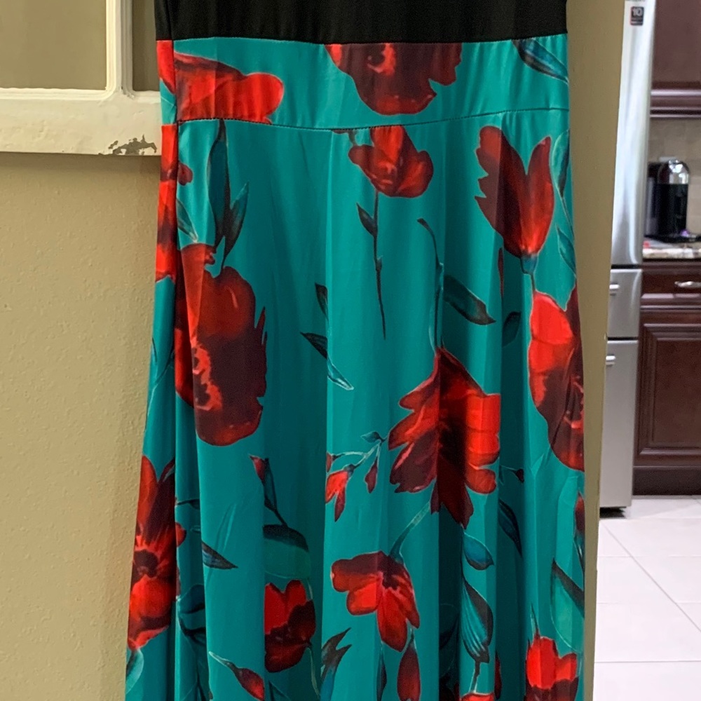 Dress - Picture 5 of 6